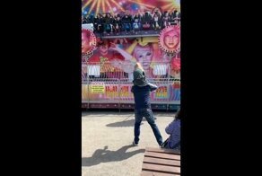 Маленькую девочку не пустили на аттракцион, но её папа нашел выход из ситуации