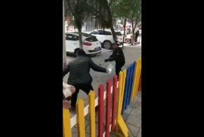 Прохожий оказал полицейскому медвежью услугу, решив помочь ему с задержанием преступника во время учений