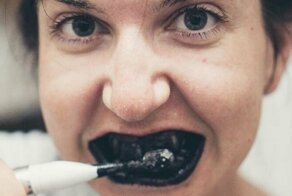 Учёные утверждают, что чистка зубов пастой с углём небезопасна