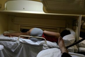Тем временем на верхней полке