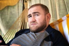 "Надо было принимать другие законы": сенатору Арашукову не понравился быт в тюрьме