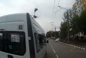 Водитель маршрутки столкнулся с автобусом в Саранске