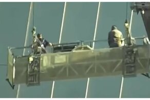 Пожарные спасли мойщиков окон, застрявших на высоте 50-го этажа