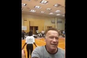 Нападение на Шварценеггера в Африке попало на видео