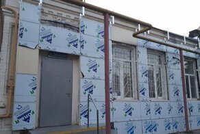 В Краснодаре историческое здание «украсили» облицовкой и пластиком