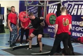 Российский спортсмен получил тяжелую травму, пытаясь поднять штангу с большим весом