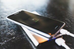 Житель Ангарска отсудил 95 тысяч рублей за смартфон, упавший в Байкал