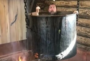 Для бедных даром, для богатых - за деньги: Стерлигов предложил россиянам "повариться" в чане