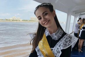 Чулочки и фартук. Участницы "Последнего звонка-2019" во всей красе