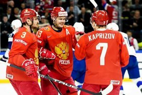 Кто разрешил выдать им клюшки?!