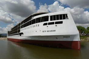 Спущен на воду круизный пассажирский лайнер «Пётр Великий» проекта PV300VD