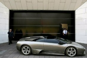 Президент Мексики решил стать Робин Гудом