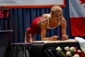 Женщина, державшая планку в течение 4 часов, смогла установить новый мировой рекорд