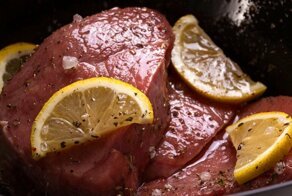 Действительно ли лимон способен сделать мясо полезнее?