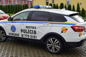 Полицейские Словакии получили новый служебный автомобиль - это Lada Vesta