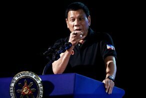 Филиппинский президент заявил, что новая женщина спасла его от гомосексуализма