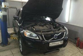 Автослесари забыли под капотом тряпку и теперь должны клиенту новый двигатель