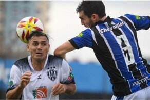 Хит-парад симуляций и грубой игры на матче чемпионата Аргентины по футболу