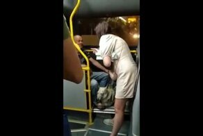 Женщина пришла в бешенство, когда ей не дали погладить собаку