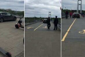 Лексус нагло проехал по пешеходному мосту в Красноярске, где запрещено ездить даже велосипедистам