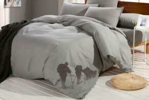 На хайпе: дизайнеры разработали белье и сувениры с последним снимком группы Дятлова