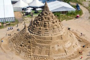 В Германии построили самый высокий в мире замок из песка