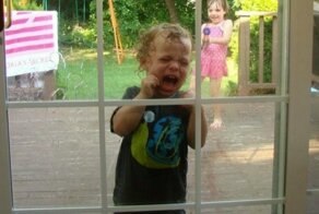 20 жизненных ситуаций, в которые попадали все, кто рос с родным братом или сестрой