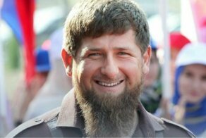 Кадыров пообещал "ломать пальцы и вырывать языки" за оскорбления его народа в Сети