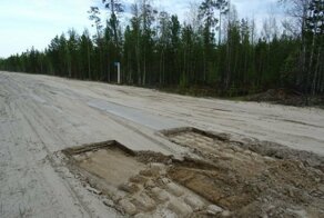 В Томской области мужчина разобрал участок дороги и украл более 50 плит