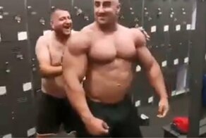 Как "подколоть" качка: огромный бодибилдер  проиграл в ловкости пузатому парню
