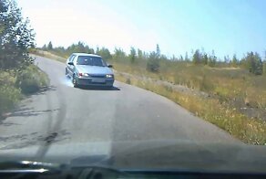 Лобовое столкновение на пустой дороге средь бела дня