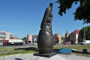 Огурец-молодец: где и почему огурцу поставили памятник?