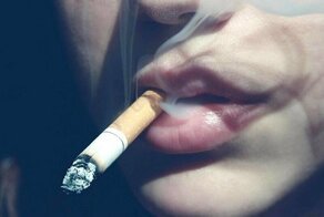 Компания девиц расправилась с парнем из-за замечания о брошенной сигарете