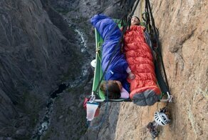 Как спят скалолазы