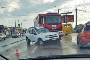 Авария дня.  Водитель не пропустил пожарных на встречной полосе