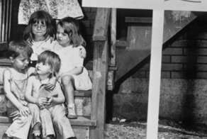 Истории самых известных фотографий ХХ века: Дети на продажу
