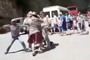 В Абхазии местный житель набросился с кулаками на туриста в шотландском килте