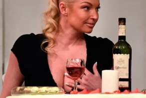 "Полстраны бухает": Волочкова рассказала о своём "алкоголизме"
