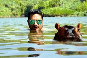 В какой воде плавать легче и почему?