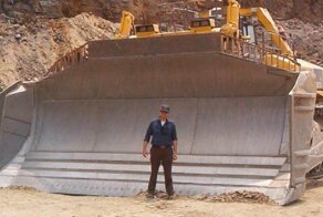 Бульдозеры-монстры: они сдвинут даже гору