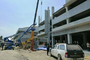 Бетонная плита упала на строителей