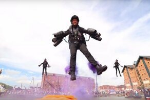 Тройной полет на реактивном ранце в Англии