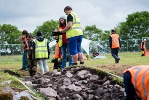 Это не курган: в Ирландии откопали загадочный доисторический объект