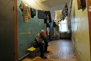 Гладко было на бумаге. Как правительству сократить число бедных в стране?