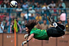 Рене Игита - самый сумасшедший футбольный вратарь