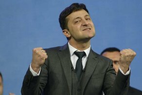 Шутки кончились: Владимир Зеленский отменил 200 указов предыдущих президентов Украины