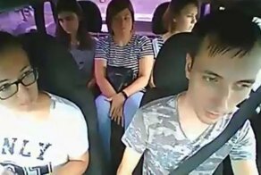 От вас пахнет? На выход! Таксист высадил пассажирок из-за запаха чеснока