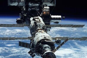 Один день из жизни космонавтов. Чем заняться крутым парням на МКС?