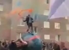 Выпускники военного меда в Питере отметили завершение обучения с размахом