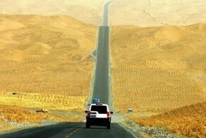 Таримское шоссе: зачем китайцам 500 км дороги посреди голой пустыни